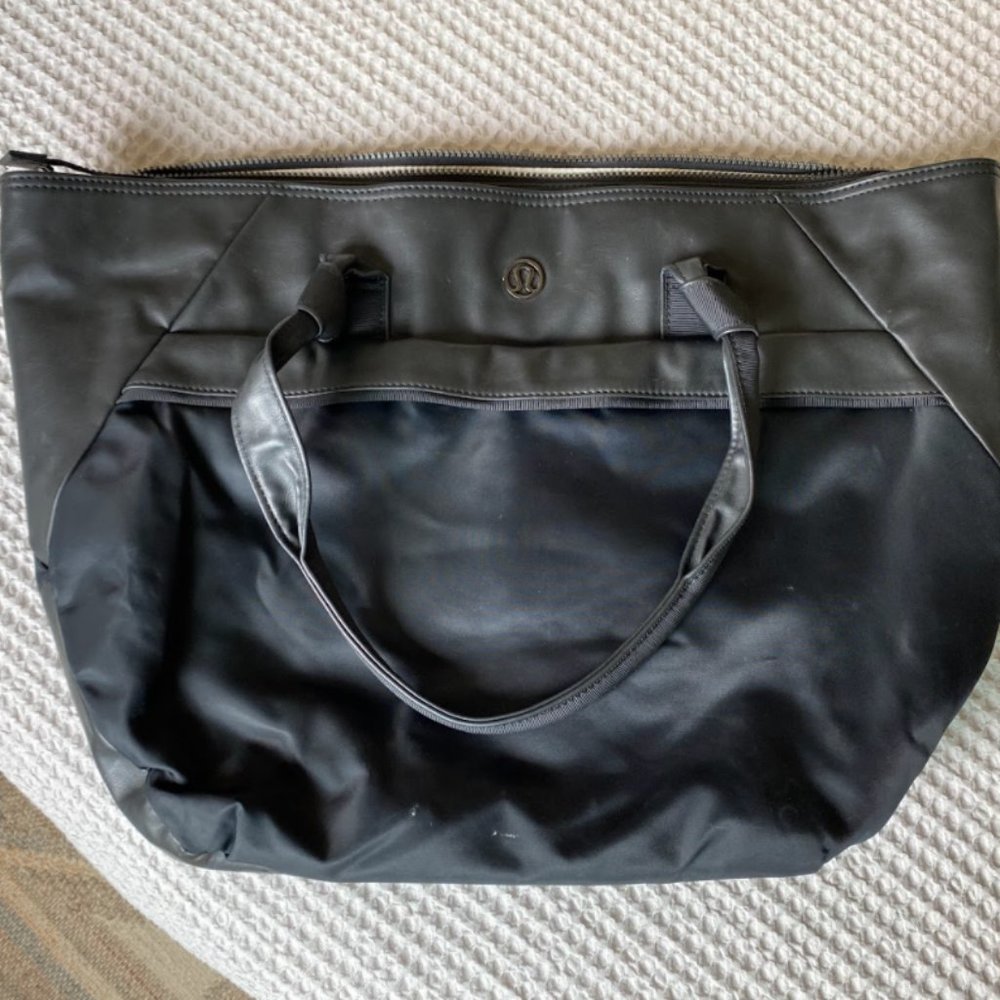 Lululemon Gym Tote Bag | Leather Detailing
